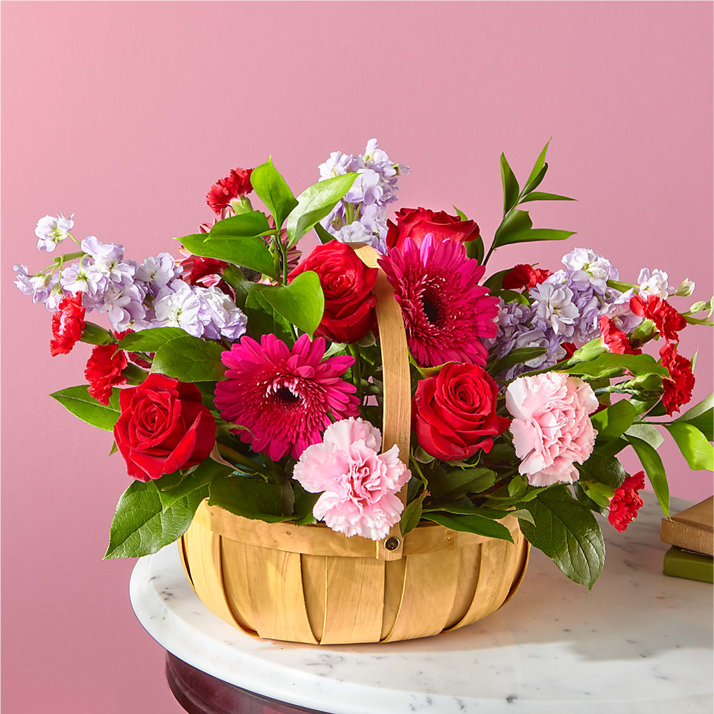 Pink Picnic Basket – Blooms By The Lake, Lake Arthur LA