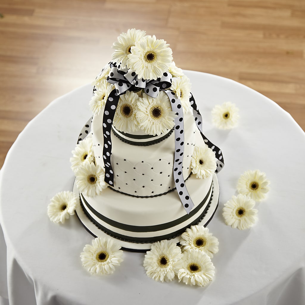 Simple Sophistication Cake Décor – Blooms By The Lake, Lake Arthur LA