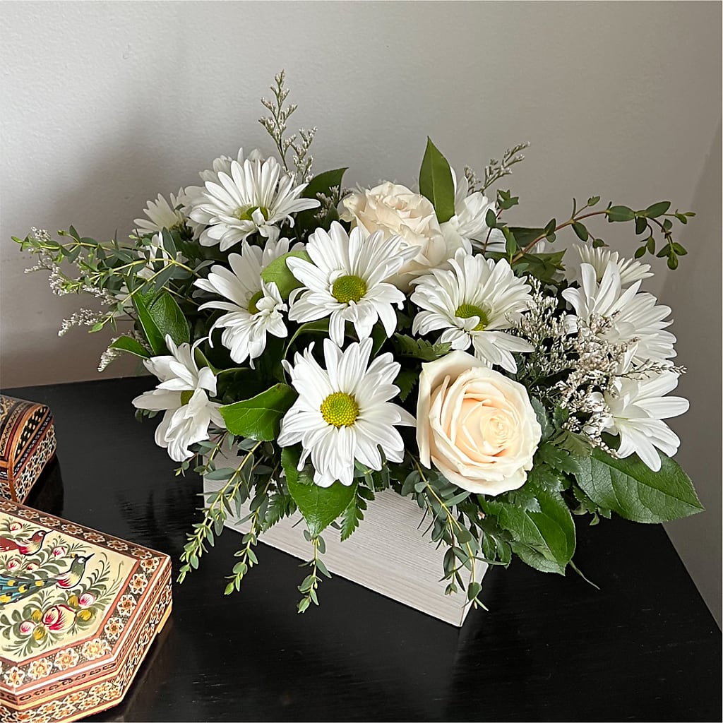 Fresh Linen Box Bouquet –  Blooms By The Lake, Lake Arthur LA