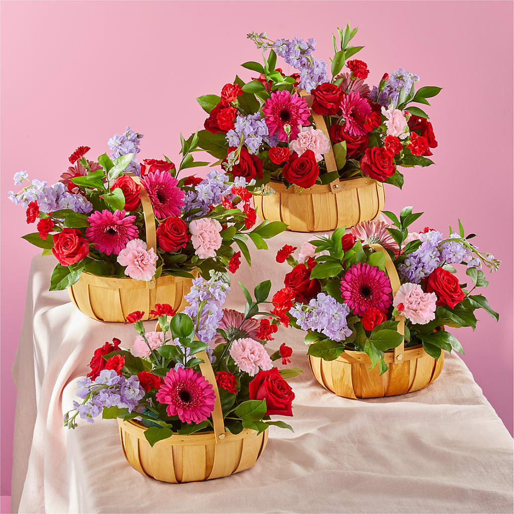 Pink Picnic Basket –  Blooms By The Lake, Lake Arthur LA